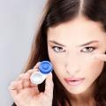 How to put on and take off contact lenses